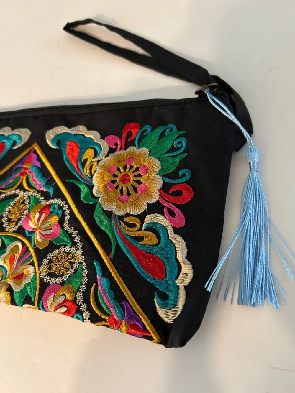 🟢 3/$30 Embroidered Wristlet NEW colorful flowers on a black base - Picture 5 of 9